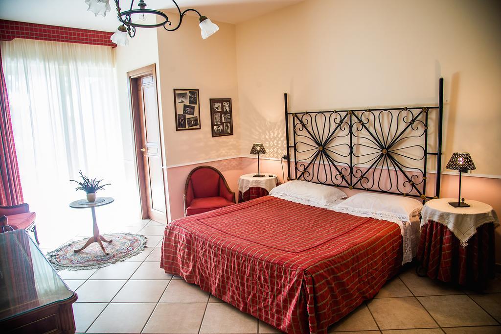 Bed And Breakfast El Dueno Palinuro Exterior photo